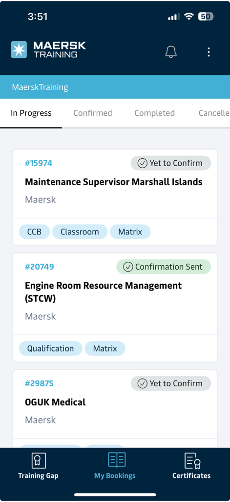 Interface do aplicativo Maersk Training TMS mostrando a seção Meus Pedidos com uma lista de cursos de treinamento industrial agendados e atualizações de status