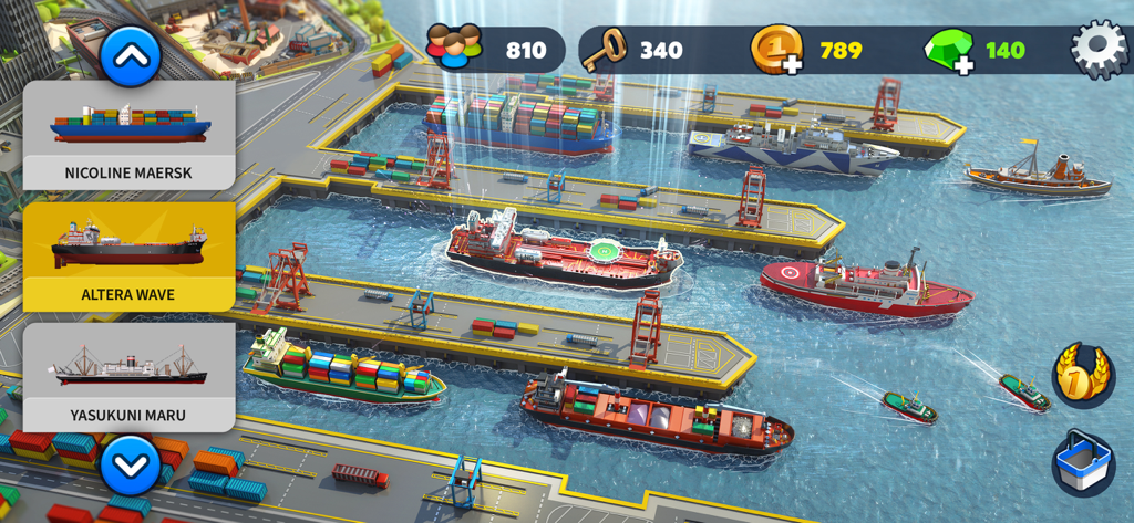 Port City: Ship Simulator - Un puerto concurrido con varios buques de carga y petroleros en el juego Port City Ship Simulator