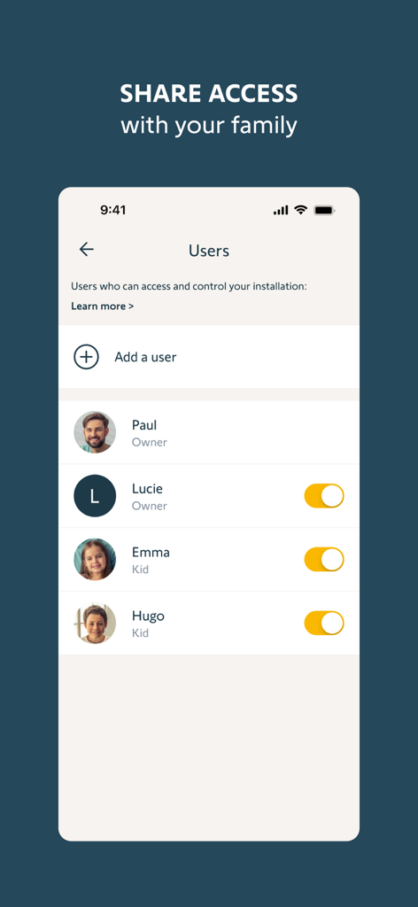 Somfy Protect - Pantalla de la aplicación Somfy Protect mostrando la gestión de usuarios para compartir el acceso de seguridad del hogar con miembros de la familia