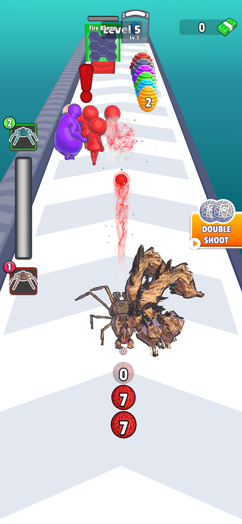 Spider Evolution - Una araña gigante disparando proyectiles rojos a enemigos en una pista de corredor en el juego Spider Evolution.