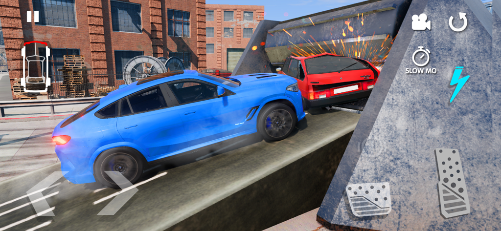 Un SUV azul chocando contra un coche rojo en una rampa en un juego de simulador de destrucción de coches