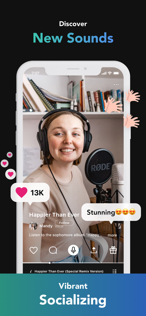 nana - co-creation platform - - Un écran de smartphone montrant l'interface de l'application nana avec une femme chantant et des fonctionnalités d'interaction sociale comme les likes et les commentaires.