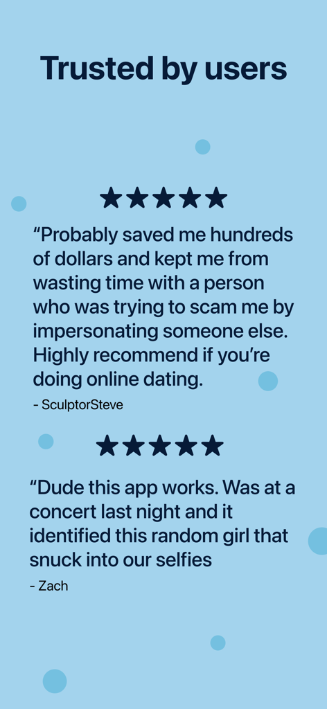 顔認識アプリの肯定的なユーザーレビューと5つ星評価を表示する画面。