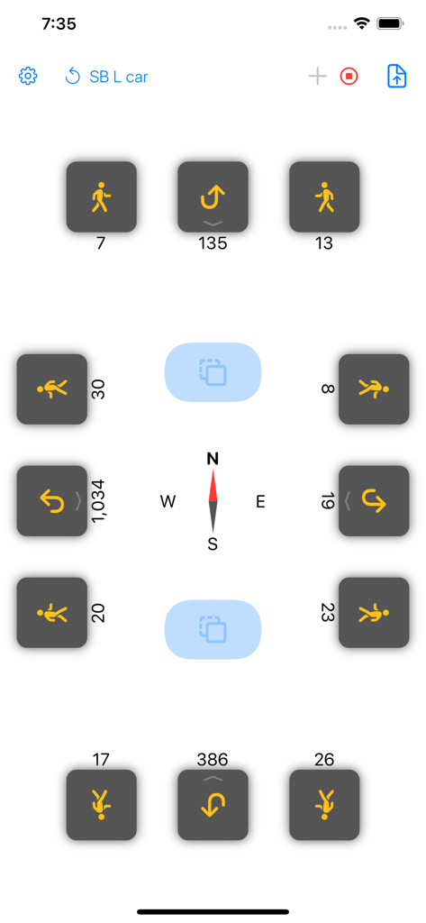 Interface móvel do aplicativo Traffic Count TMC mostrando contagens de pedestres e de retorno em uma interseção com uma bússola direcional