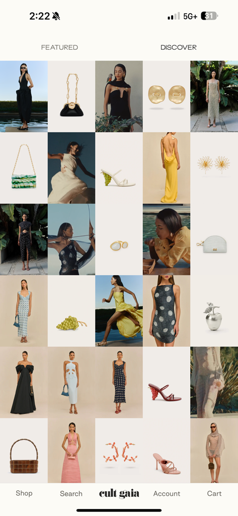 CULT GAIA - Una cuadrícula visual de artículos de moda de lujo y fotografía de estilo de vida dentro de la aplicación de compras móvil de Cult Gaia.
