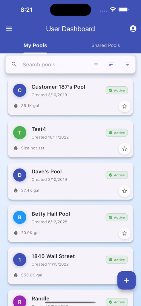Tela do painel do usuário mostrando uma lista de piscinas gerenciadas com nomes e tamanhos em litros.
