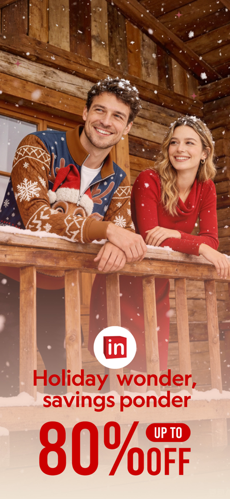 Una pareja sonriente vistiendo suéteres festivos de vacaciones en un balcón nevado con un texto de descuento de hasta el 80 por ciento de descuento.