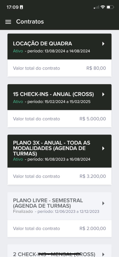 A mobile interface from the Tecnofit app showing a list of active and completed gym membership contracts and plan details.