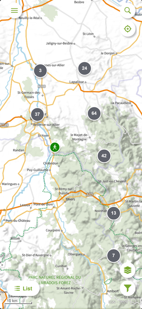 Randos & VTT Vichy Montagne - Affichage de carte interactif montrant divers emplacements de sentiers de randonnée et de vélo dans la région de Vichy Montagne.
