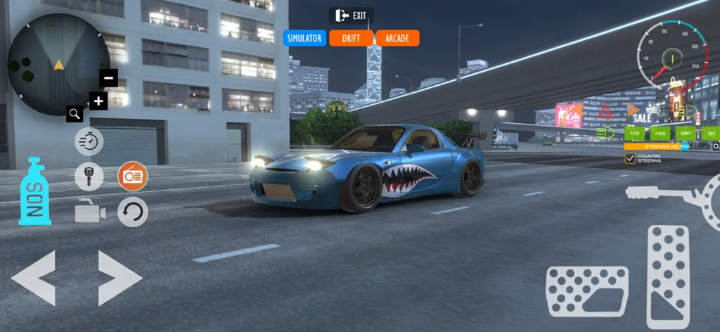 Extreme Car Driving Max Drift - Captura de pantalla del juego Extreme Car Driving Max Drift mostrando un coche azul personalizado con adhesivos de tiburón en una calle de la ciudad por la noche