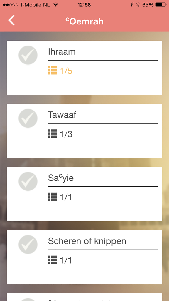 Oemrah & Hadj - A checklist interface from the Oemrah and Hadj app showing progress tracking for pilgrimage rituals like Ihraam and Tawaaf