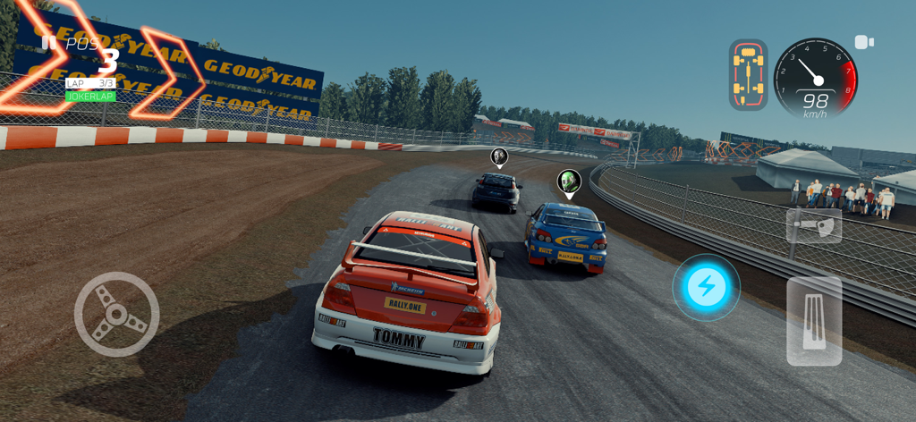 Rally One : Race to glory - Rally One Gameplay, das ein packendes Rennen auf einer Rallycross-Strecke zeigt.