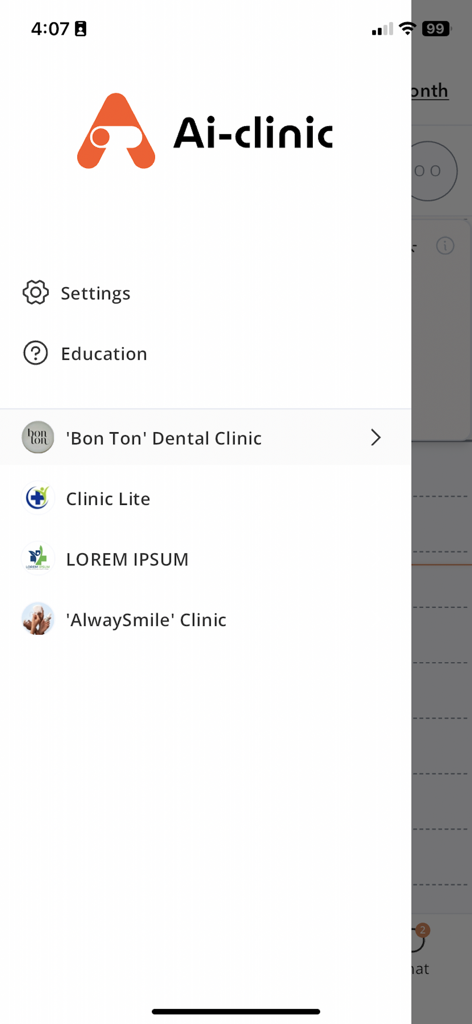 Seitenleisten-Navigation der Ai-Clinic Mobil-App mit Einstellungen, Schulungen und einer Liste verwalteter Zahnkliniken