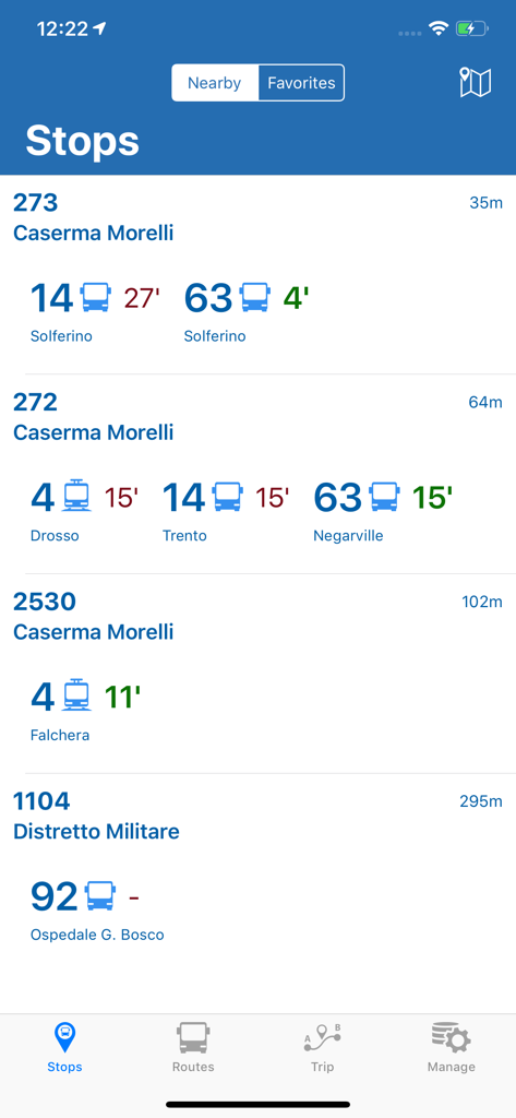 Interfaccia dell'app Bus Torino che mostra le fermate vicine e i minuti di arrivo in tempo reale per autobus e tram