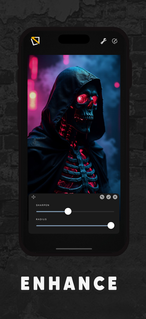 TatToolkit - TatToolkit Mobile App-Oberfläche, die das Werkzeug zum Verbessern mit Schärfe- und Radiusreglern für ein Tattoo-Referenzbild zeigt