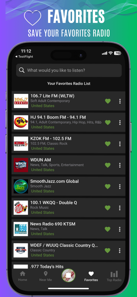 Ecrã do iPhone exibindo a lista de favoritos da aplicação Rádio FM com estações guardadas e logótipos.