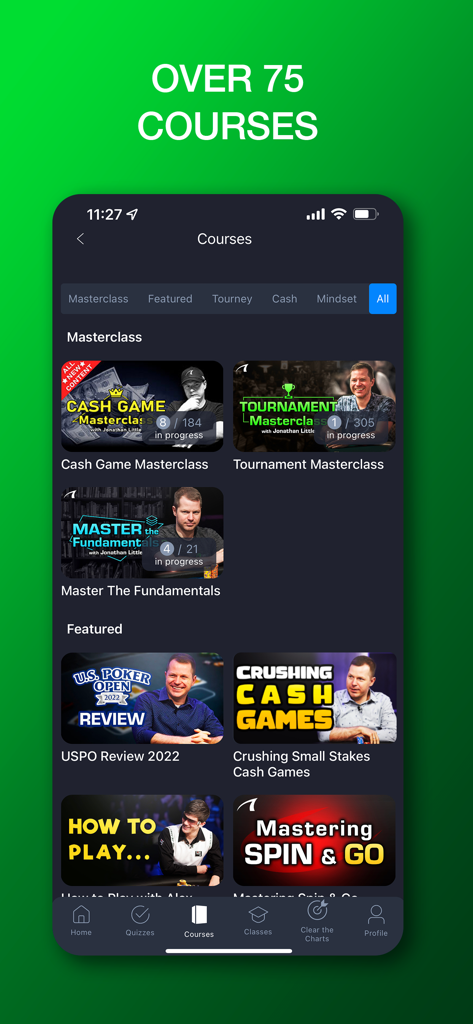 Interfaz de la aplicación Poker Coaching que muestra una biblioteca de más de 75 cursos y masterclasses de estrategia de póker.