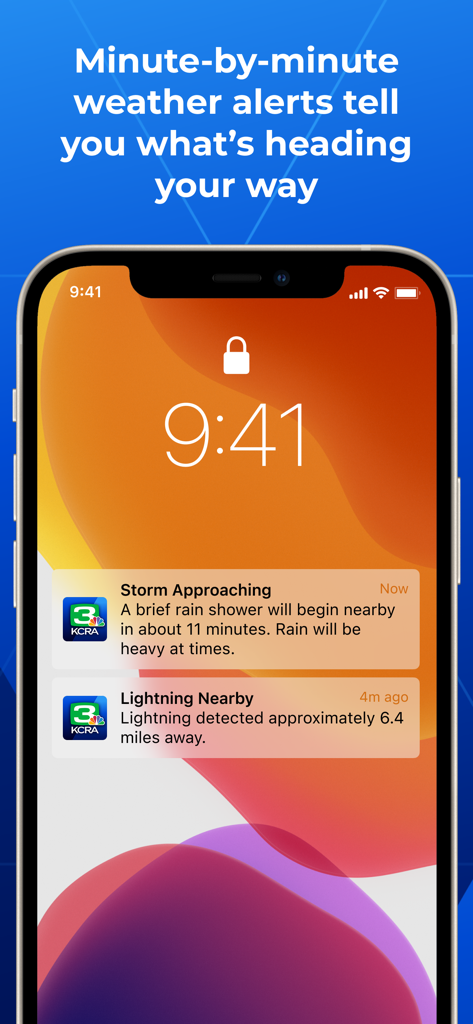 La aplicación KCRA 3 News que muestra alertas meteorológicas minuto a minuto de tormentas y rayos en la pantalla de bloqueo del móvil