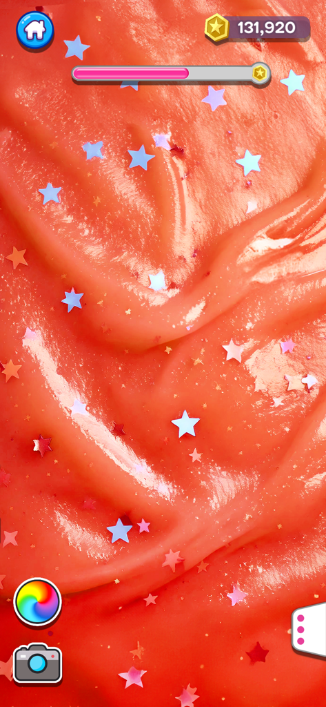 Eine Nahaufnahme von orangefarbenem Schleim mit blau-roten Sternenglitzern in der Super Slime Simulator App