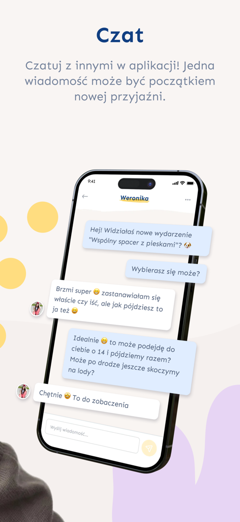 Szkoła w Chmurze - Uma captura de tela da interface de chat dentro do aplicativo Szkola w Chmurze mostrando uma conversa entre membros da comunidade planejando um encontro.