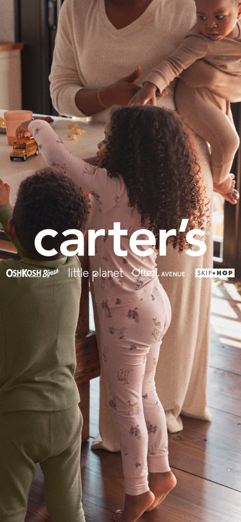 Carter's - Carter'sファミリーブランドのロゴをフィーチャーした自宅の母親と子供たち