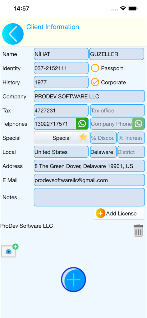 Interfaz de usuario que muestra el formulario de entrada de información del cliente para una aplicación de gestión de alquiler de coches