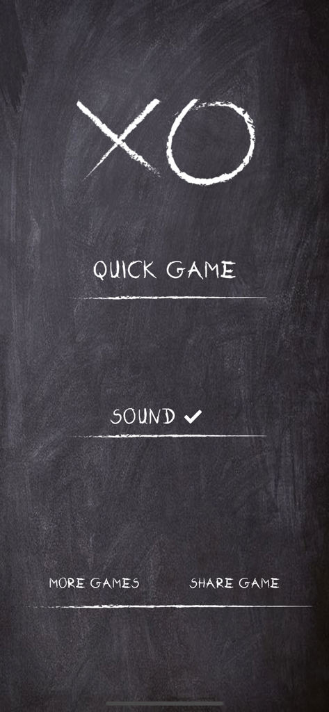 Menú de inicio del juego XO Two Players Tic Tac Toe con fondo de pizarra y botón de juego rápido.