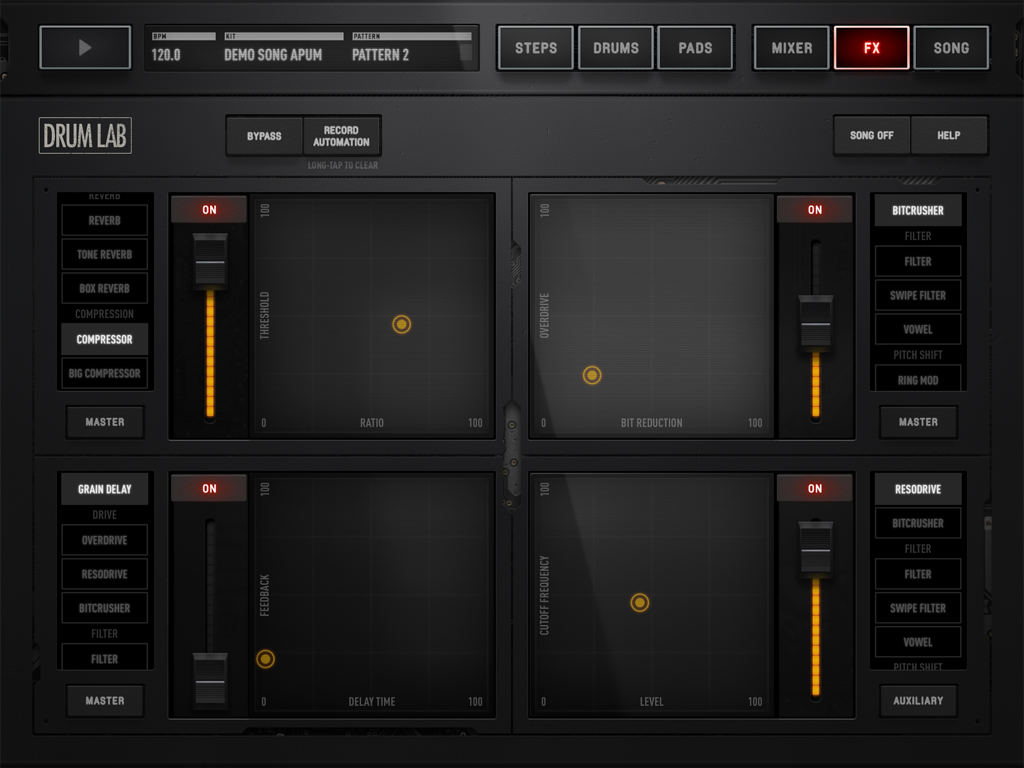 DrumLab FX-Sektion mit vier XY-Pads zur gleichzeitigen Steuerung mehrerer Audioeffekte auf dem iPad.