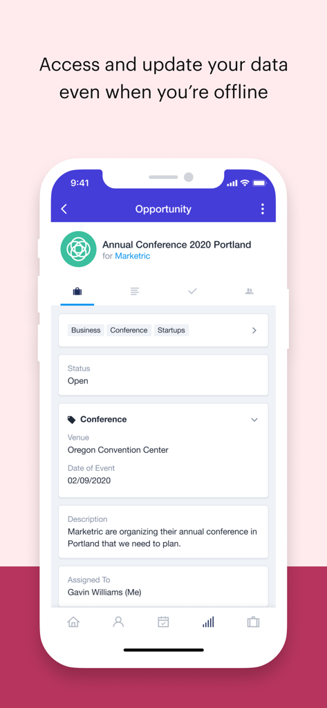 La interfaz de la aplicación móvil Capsule CRM muestra los detalles de una oportunidad de negocio con un mensaje de acceso sin conexión.