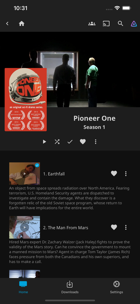 Interface de l'application Jellyfin Mobile affichant une saison de série TV avec les descriptions des épisodes et les options de lecture.