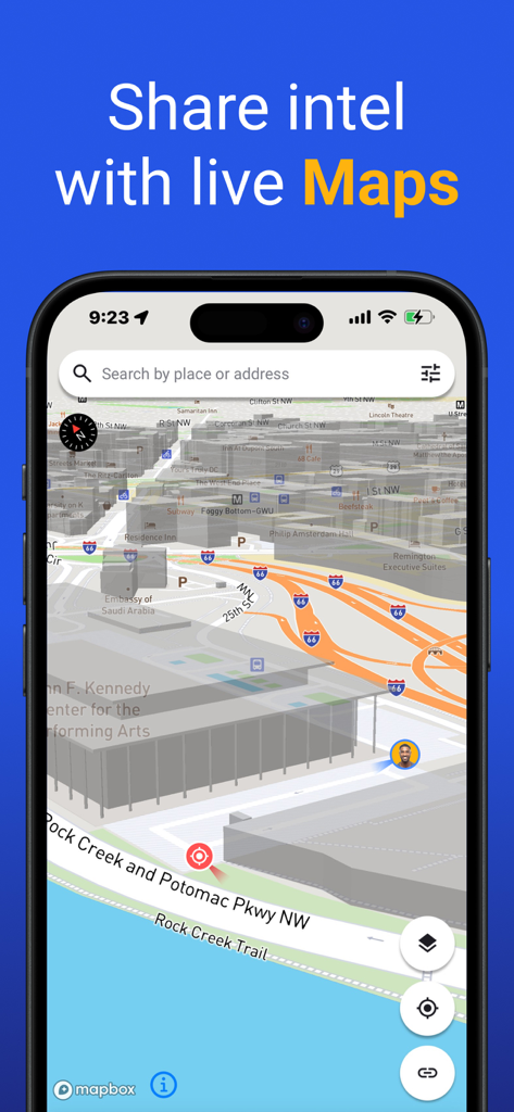 360° Track - 360 Track アプリのインターフェイス。資産追跡を備えたライブ 3D マップを表示しています。