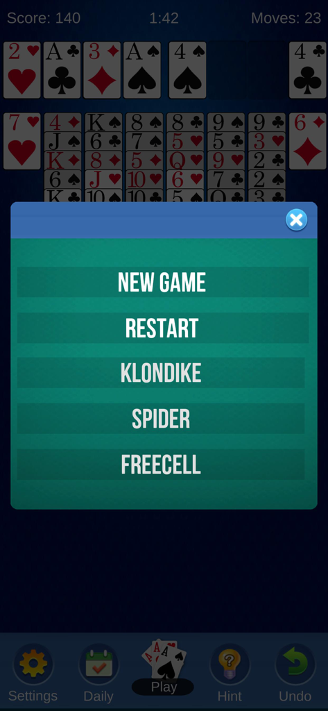 Interfaz de la aplicación Solitaire 2026 que muestra un menú con los modos de juego Klondike, Spider y Freecell