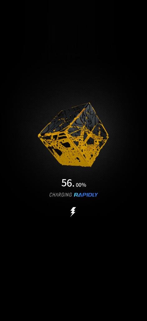 Una animación futurista de un cubo geométrico amarillo en la pantalla de un teléfono que muestra el 56 por ciento de carga rápida.