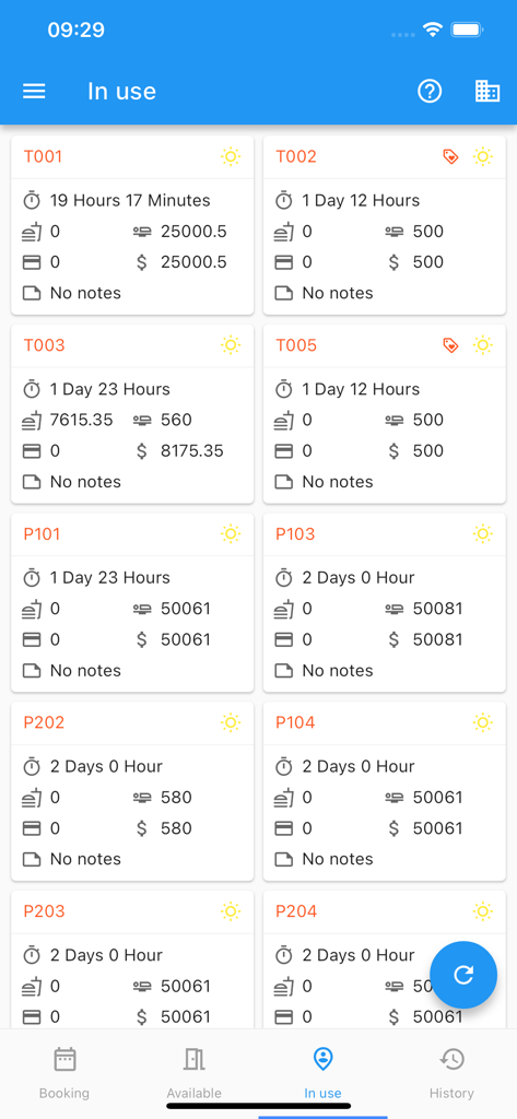 Mobile App-Bildschirm mit einer Echtzeitliste belegter Hotelzimmer mit Dauer und Abrechnungsdetails