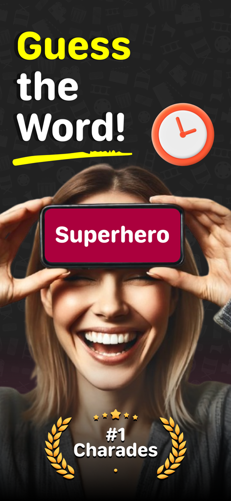 Headbands: Charades Game - Uma mulher sorrindo jogando um jogo de mímica segurando um smartphone mostrando a palavra Super-herói em sua testa