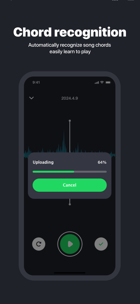 Interface do aplicativo Splitter AI mostrando o recurso de reconhecimento de acordes com uma barra de progresso de upload de arquivo