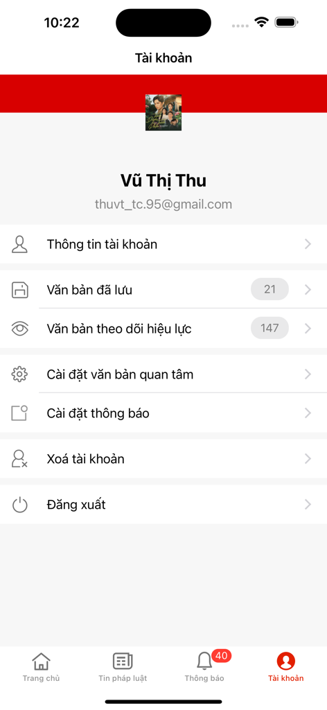 Pantalla de perfil de cuenta en la aplicación Luat Viet Nam que muestra documentos guardados y configuraciones de seguimiento legal.