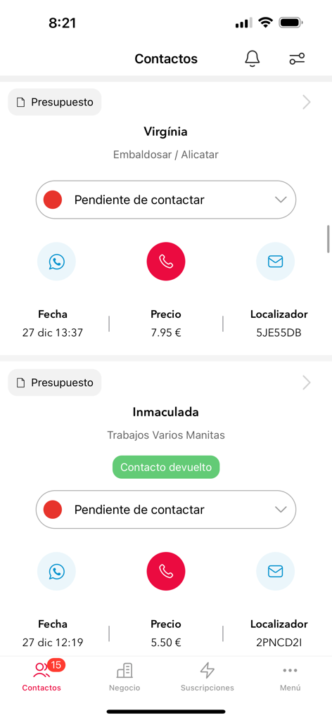 Ecrã do telemóvel da app Habitissimo mostrando uma lista de leads de remodelação e opções de contacto para profissionais
