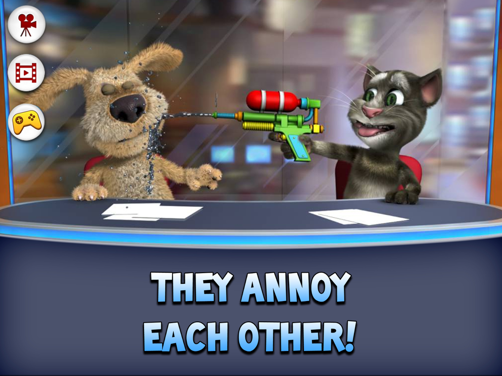 Talking Tom News for iPad - テレビニューススタジオで、トーキング・トムがトーキング・ベンに水鉄砲をかける様子。彼らが互いに迷惑をかけあっているというテキストが表示されている。