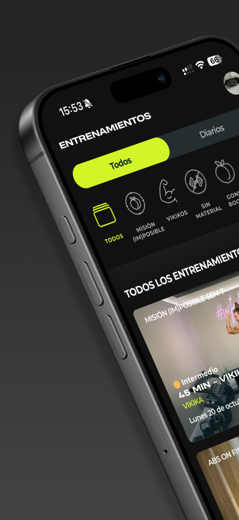 Interfaz de la app Entrena Virtual mostrando categorías de entrenamiento y sesiones de entrenamiento en español