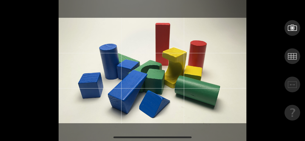 Vista de la cámara de Dragonframe Tether con líneas de cuadrícula que muestran bloques de madera de colores