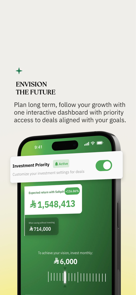 Un écran d'application mobile pour Safqah Capital affichant un tableau de bord interactif avec les rendements attendus des investissements et les objectifs d'épargne mensuels.
