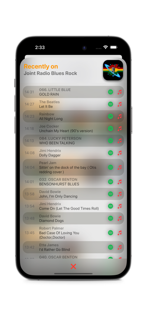 vRadio Proアプリのスクリーンショット。SpotifyおよびApple Musicとの統合機能付きで、ラジオ局で最近再生された曲のリストが表示されています。