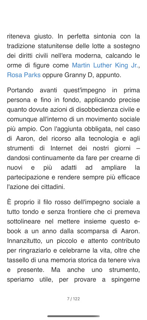 Captura de pantalla de la aplicación MLOL Ebook Reader que muestra una página de texto italiano de un ebook sobre activismo social.