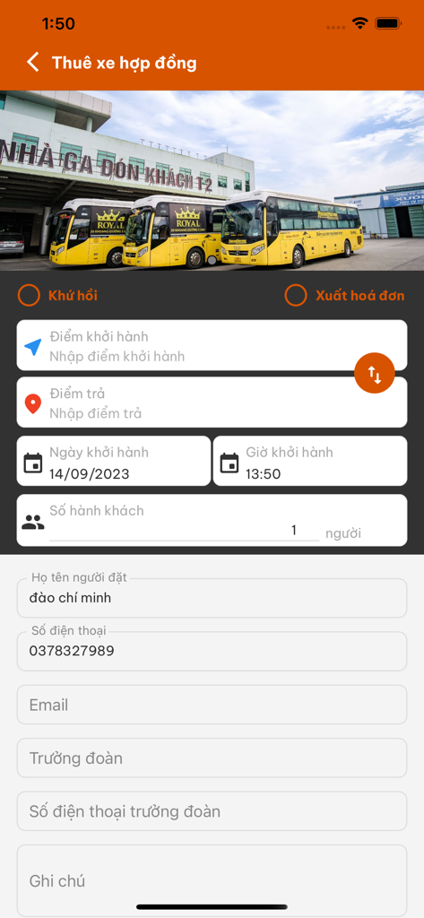 Futa Hà Sơn - Booking form for private bus rental on the Futa Ha Son mobile app showing fields for passenger information and travel dates