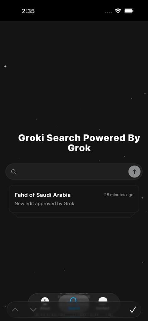 Groki Powered by Grokipedia - Interfaz de búsqueda minimalista en modo oscuro para la aplicación Groki que presenta una barra de búsqueda y una notificación de actualización reciente