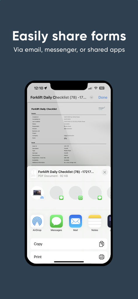 Interface de l'application mobile Ideagen EHS Core montrant les options pour partager une liste de contrôle quotidienne de chariot élévateur via e-mail ou messagerie