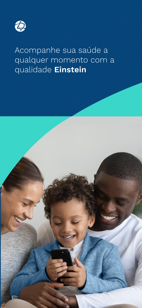 Meu Einstein - A happy family looking at a mobile phone screen representing digital health management