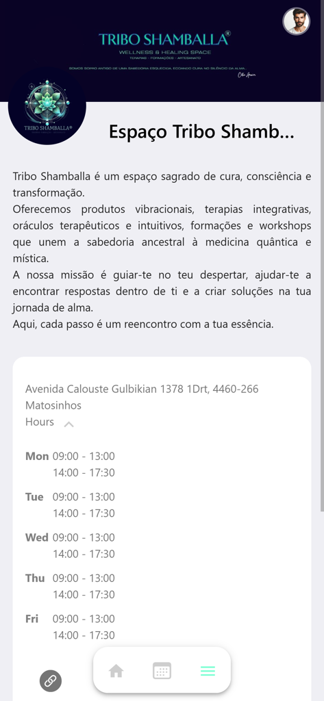 Tribo Shamballa - Tribo Shamballaアプリのインターフェース。ウェルネスセンターの説明と週次の営業時間を示しています。