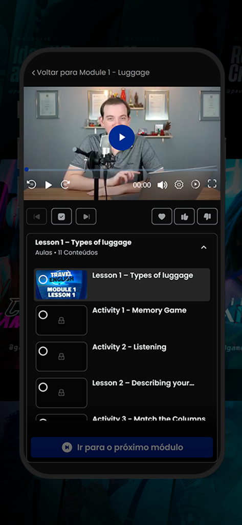 Teacher Ju English - Interface do aplicativo Teacher Ju English mostrando uma videoaula sobre tipos de bagagem e uma lista de atividades de aprendizado relacionadas.